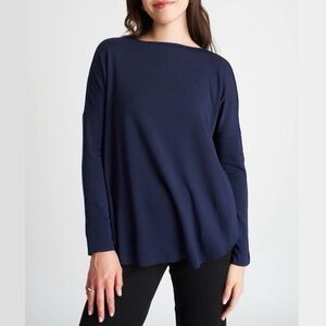 Kit + Ace Burrow boat neck long sleeve pullover shirt. 💙